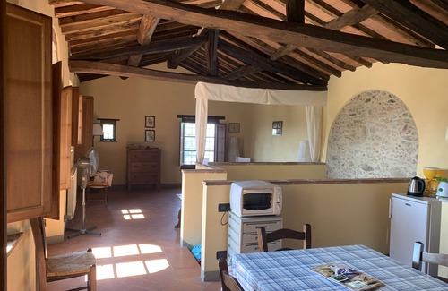 Valgiano House | Historic Renovated Cottage Near Top Hiking Trails