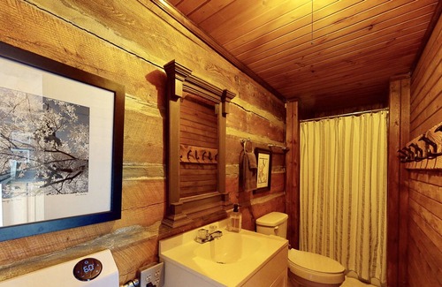 Saxon House | Historic 1855 Covey House Near NEW RIVER GORGE , and Lake Stephens