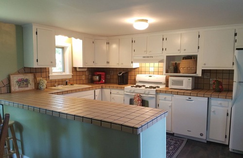 Bridport House | Cozy 1888 Farmhouse with Scenic Views Near Midd Campus