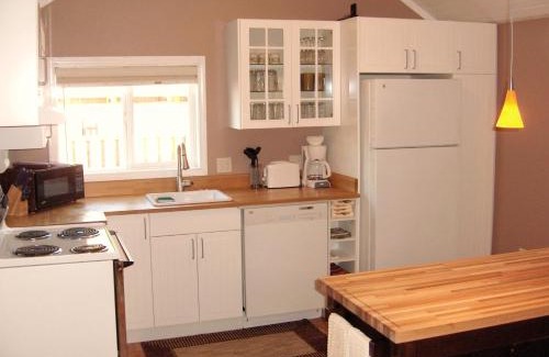 Long Beach House | Historic 1920s Cabin: Pet-Friendly Retreat with 5-Star Charm