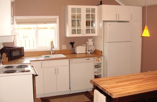 Long Beach Cabin | Historic 1920s Oceanfront Cabin Near Downtown Attractions