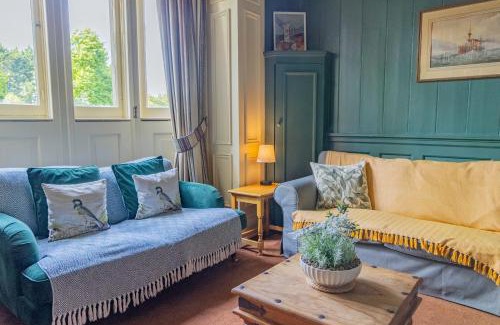 New Forest District House | Historic Gatehouse Retreat in Private Parkland, Pet Friendly