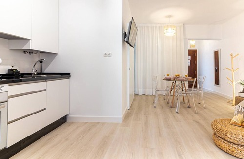 La Trinidad Apartment | Relaxing 2-Bedroom Apartment in Málaga for 5 Guests