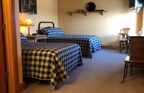 Dell Cabin | Historic Former Hotel: A Unique Stay with Family-Friendly Amenities