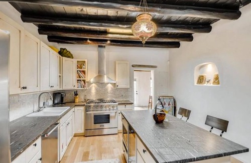 Northeast Santa Fe House | Historic Adobe Compound for Groups, Steps to the Plaza