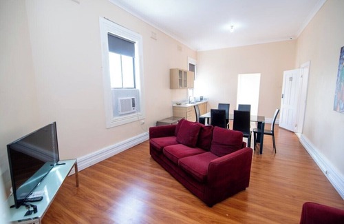 Finley Apartment | Historic Albion Hotel: One Bedroom Near Top Attractions