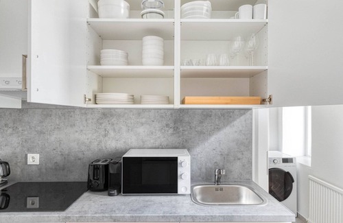Roßau Apartment | Historic Alsergrund 1BR Near Donaukanal with Great Amenities