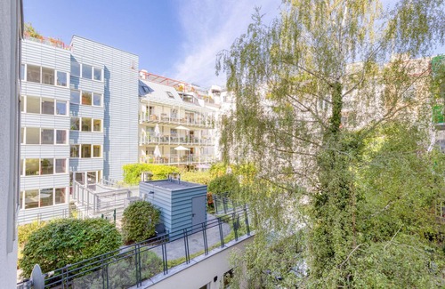 Roßau Apartment | Historic Alsergrund 1BR Near Donaukanal with Great Amenities