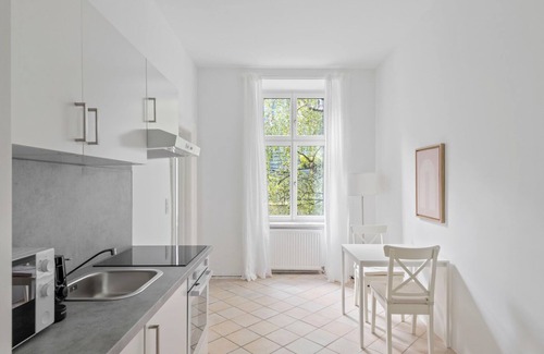 Roßau Apartment | Historic Alsergrund 2BR Near Donaukanal with Great Amenities