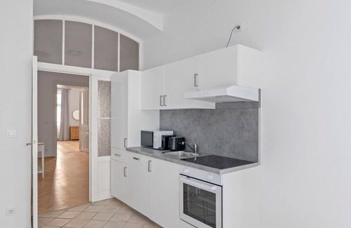 Roßau Apartment | Historic Alsergrund 2BR Near Donaukanal with Great Amenities