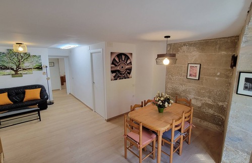 Haro Apartment | Historic apartment in the center of Haro with office.
