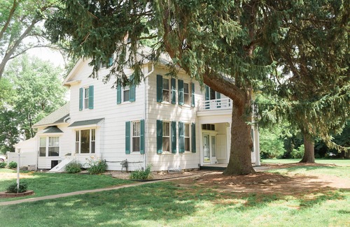 Waterloo House | Historic B&B with Breakfast and Family-Friendly Amenities