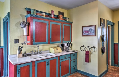 Backus House | Historic Bailey House: Family-Friendly Retreat by Pine Lake