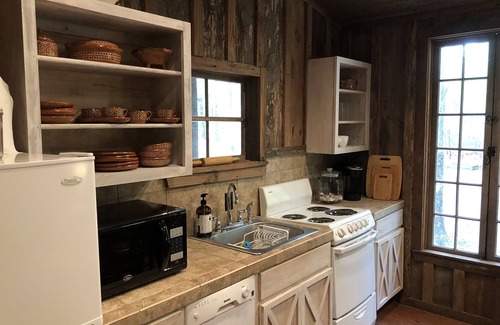 Washington Cabin | Historic Bliss King Bed: Pet Friendly & Pool Access