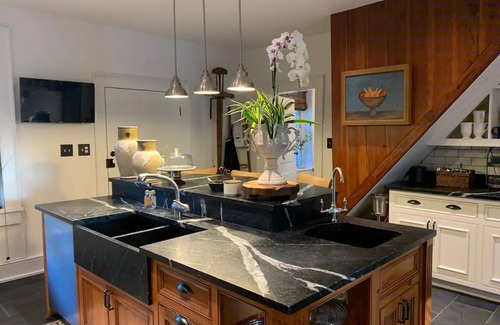 Mount Vernon Condo | Historic Boyd Harvey House: 4-Star Retreat with Pool & Spa