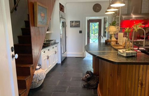 Mount Vernon Condo | Historic Boyd Harvey House: 4-Star Retreat with Pool & Spa