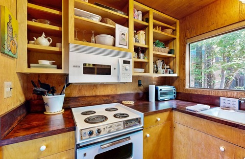 Sea Ranch House | Historic Oceanview Cabin with Hot Tub & Shared Pools