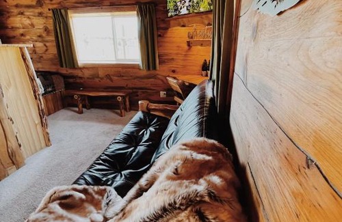 Divide House | Historic Cabin with Mountain Views & Family-Friendly Amenities