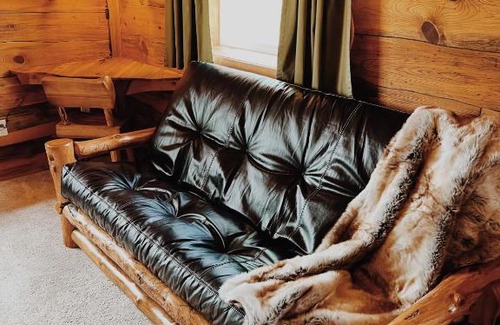 Divide House | Historic Cabin with Mountain Views & Family-Friendly Amenities