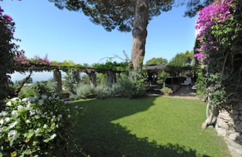 Tiberio Villa | Historic Capri Villa with Spectacular Garden and Ocean Views
