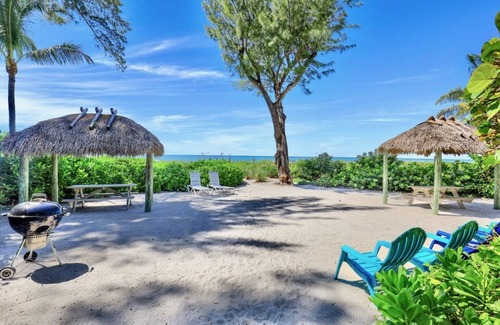 Captiva Cottage | Historic Captiva PO Cottage Suite Near Beach with Ocean Views