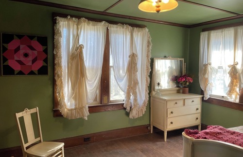 Mannington House | Historic Carriage House Suite: 10/10 Guest Rated Retreat