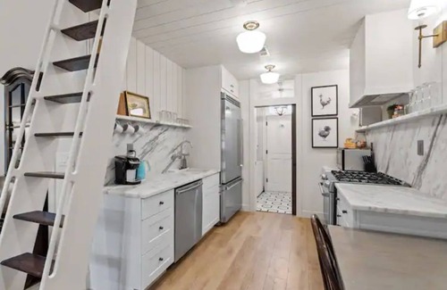 Riverton House | Historic Carriage House: Pet-Friendly with Great Amenities