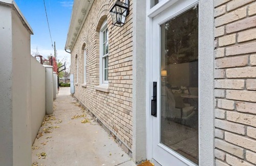 Riverton House | Historic Carriage House: Pet-Friendly with Great Amenities