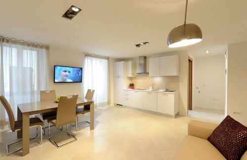 Limone sul Garda House | Historic Center Lemon Holiday: Cozy 1-Room Getaway