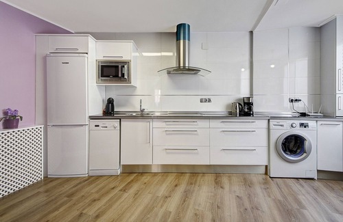 Centro - Sagrario Apartment | Historic Cathedral-Albaicín Hotel: Free Parking & Wifi!