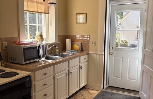 Lewisburg House | Explore Historic Center with Spa and Pet-Friendly Options
