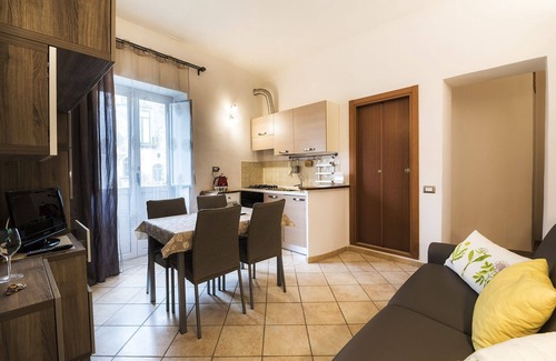 Historical Downtown Salerno Apartment | Convenient Stay in Salerno's Historic Center with Free Wi-Fi
