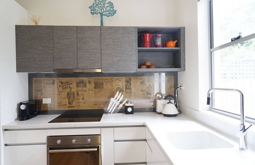 Launceston CBD House | Historic Launceston Stay: Near Cafes & Family Friendly