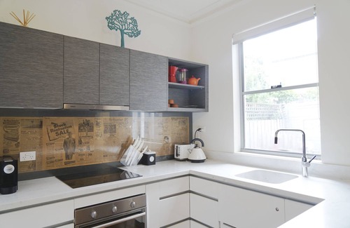 Launceston CBD House | Historic Launceston Stay: Near Cafes & Family Friendly