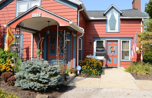 Chardon House | Historic Century Home on Chardon Square - Guest Rated 10/10