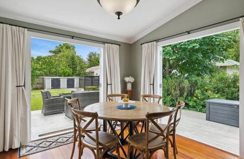 Greytown House | Quaint Getaway at Cosy Kowhai Cottage in Greytown