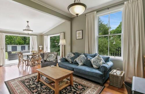 Greytown House | Quaint Getaway at Cosy Kowhai Cottage in Greytown