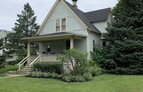 Naperville House | Historic Downtown Naperville Home with Pool & Spa Amenities