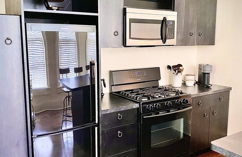 West Seventh House | Timeless Elegance with Kitchen Amenities in St. Paul