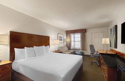 Yuma Townsite Hotel | Inviting Coronado Motor Hotel with Pool & Spa Amenities