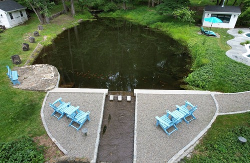 Mendham House | Historic Cottage Retreat with Private Pond & Pool Access