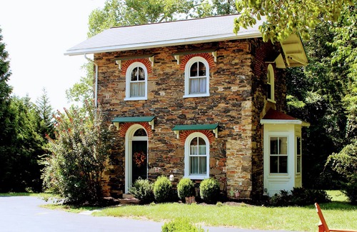 West Chester Cottage | Historic West Chester Cottage with Pool & Spa Amenities