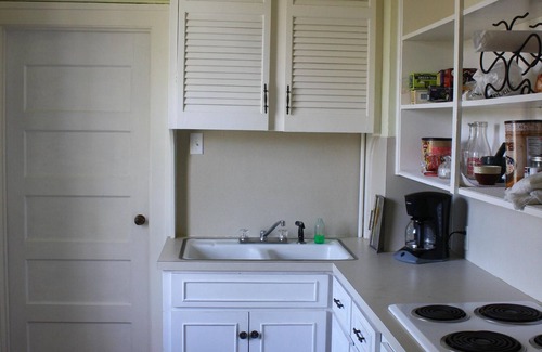 North Waco Cottage | Historic Cameron Park Cottage: Pet-Friendly & Highly Rated