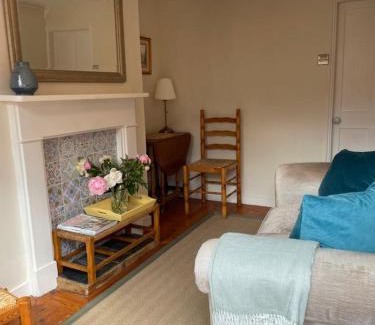 Farnham Apartment | Historic Cottage Retreat in the Heart of Farnham