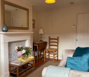 Farnham Apartment | Historic Cottage Retreat in the Heart of Farnham