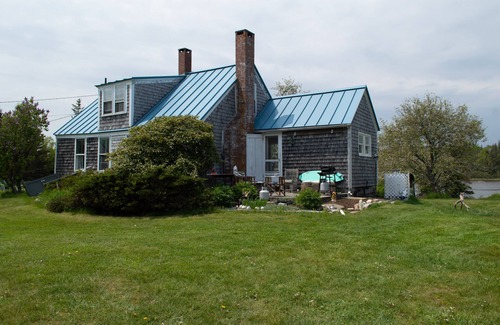 Stonington Cottage | Cozy Cottage Retreat with Ocean Access and Kayaking Fun