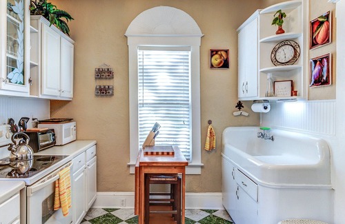 Sanford Cottage | Historic Cottage with Ocean View & Spa, Rated 10/10