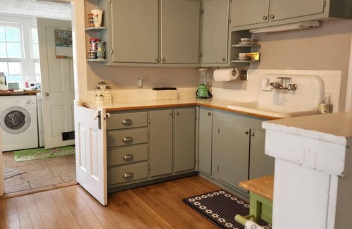 Salida House | Historic Cottage: Perfect Rocky Mountain Getaway for All