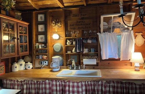 Franklin Cabin | Historic Lakeside Cabin by Acadia National Park – 10/10 Rating
