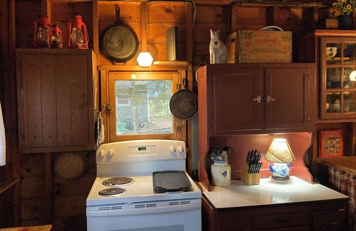 Franklin Cabin | Historic Lakeside Cabin by Acadia National Park – 10/10 Rating